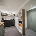 Homely - Luxury Loft, Modern, Near Kurfuerstendamm I Cafe