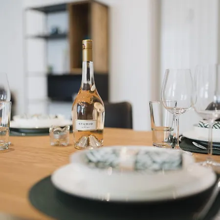 Homely - Luxury Loft, Modern, Near Kurfuerstendamm I Cafe アパート *
