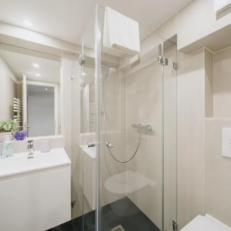 Homely - Luxury Loft, Modern, Near Kurfuerstendamm I Cafe アパート *