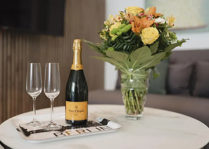 Homely - Luxury Loft, Modern, Near Kurfuerstendamm I Cafe * Berlin